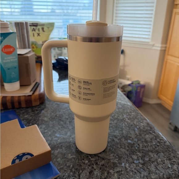 Stanley Quencher H2.0 Tumbler in Cream - Picture 2 of 3